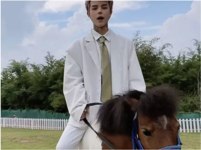 殷世航成做梦对象,女生梦到和他恋爱订婚为他出轨,男生梦到和他耍朋友