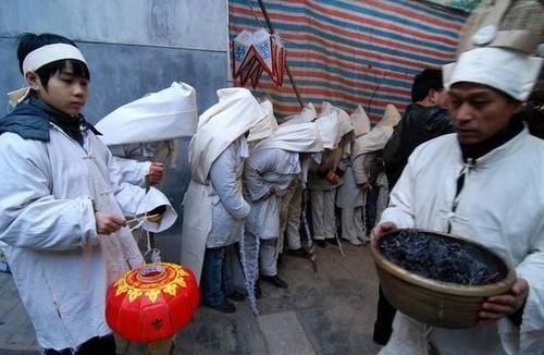 农村老人去世后哪些人要守孝三年守丧期这4个习俗最好遵守