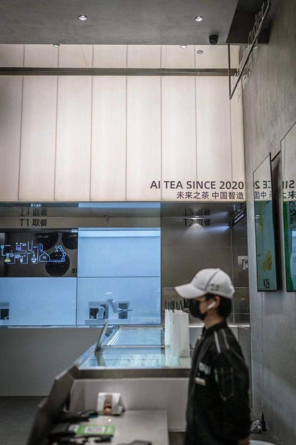 聚焦丨美茶餐饮集团无人机器人奶茶店,国内首家黑科技新中式茶饮门店_