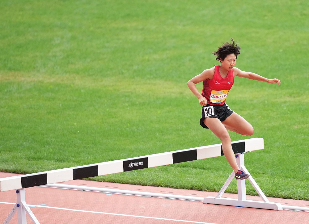 体育田径相约幸福成都田径邀请赛女子3000米障碍决赛赛况
