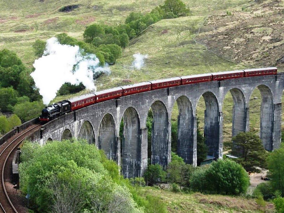 3,霍格沃茨列车后来才出现哈利在1991年9月1日第一次参加开学日时