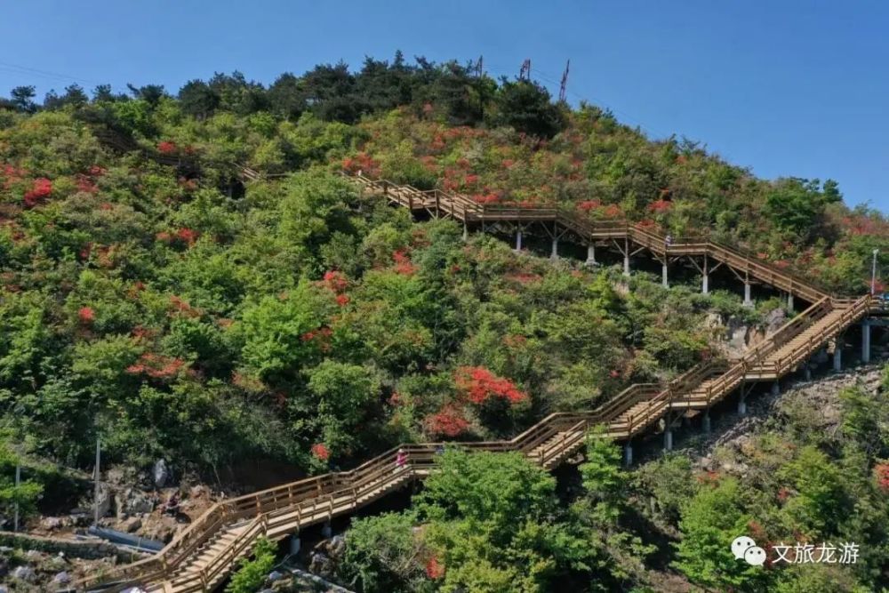 六春湖海拔1390.5米 ,是龙游的最高峰.