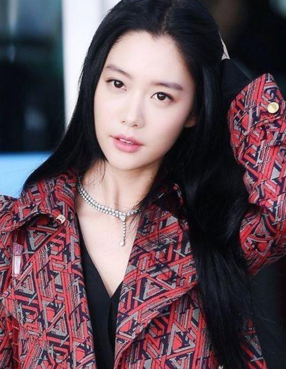 亚洲第一美女李成敏穿上紧身裤的她你心动了吗