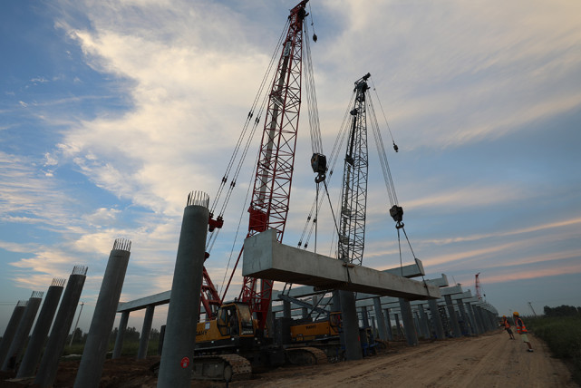 荣乌高速装配式桥梁建造现场