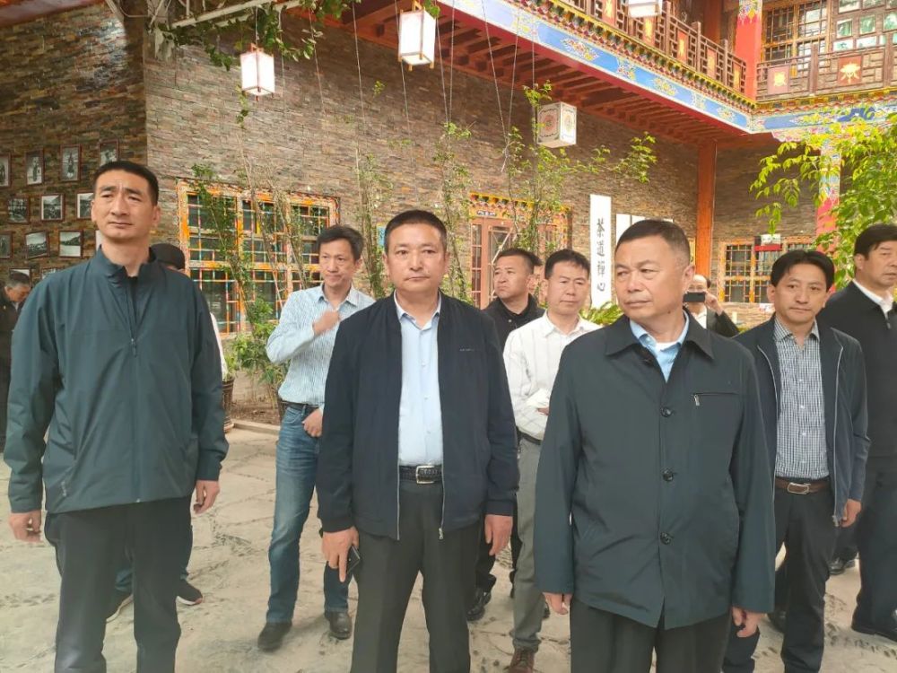 5月13日,省人大民族侨务委员会主任委员卢鸿志带领调研组