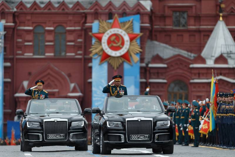 今年红场大阅兵,向美国撂下狠话的普京,底气到底从何而来?