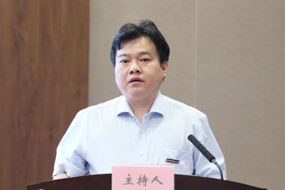 会议第三阶段第二单元的研讨主题为"人民司法的历史形成,由余钊飞