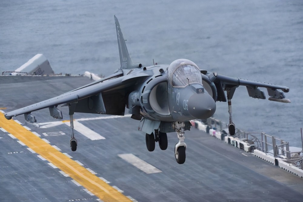 五代机王者f35,它是如何实现垂直起降的?美方承认技术来自苏联