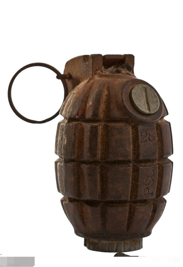 二战时期的德军的木柄手雷对比苏联手雷,德军会被活活气死_腾讯新闻