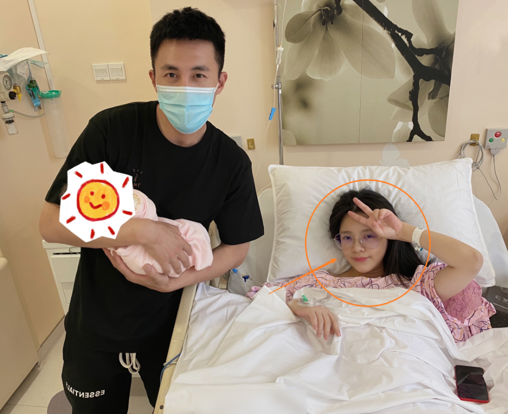 杜淳夫妇给女儿摆满月宴,王灿产后状态成焦点,这真是刚生过娃?
