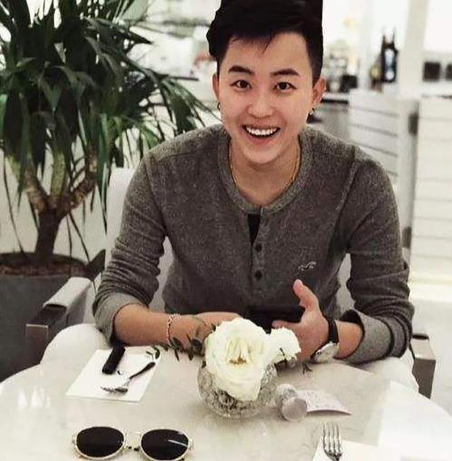 千万身价叶海洋跳过结婚携50万自己生5国混血又当爹又当娘