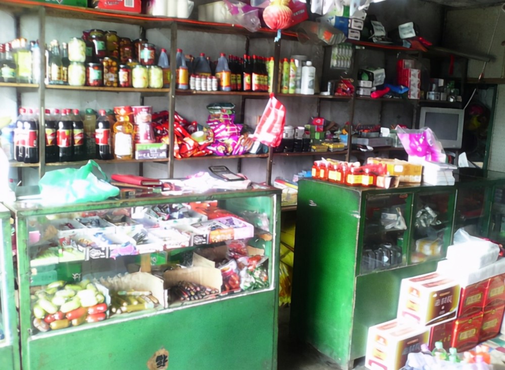 农村小卖部为啥出现"赊账"?老板不怕不还钱吗?总算知道原因了