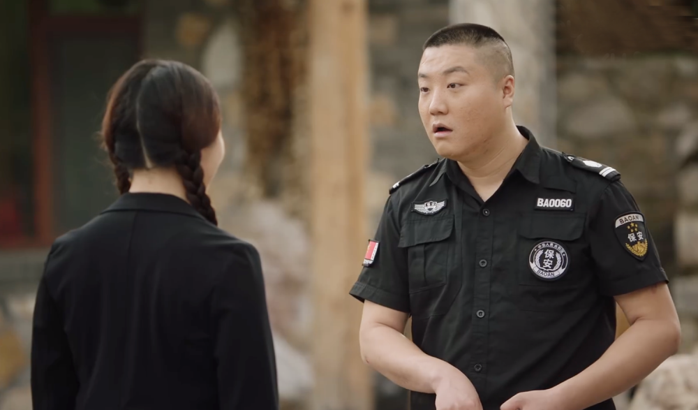 小琴,药丸子,小月和李大成4个年轻人的感情同样纠葛在一起,李大成明显