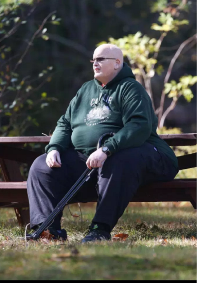 英国小伙马森为爱暴瘦648斤和女友分手后体重又飙到255公斤