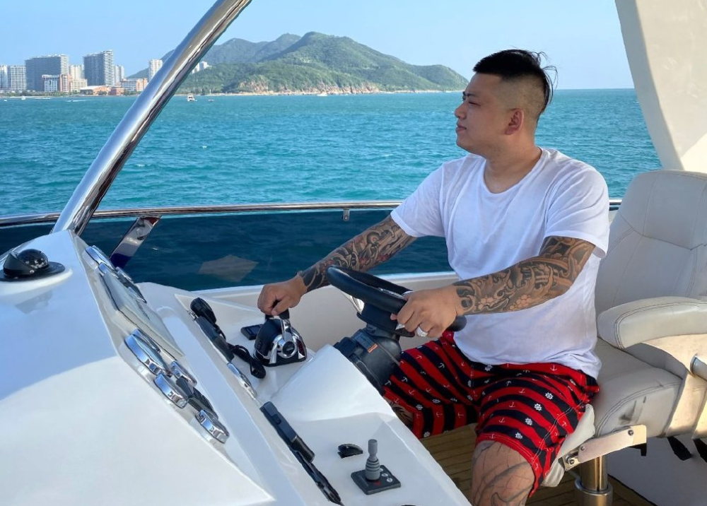 网红李四向各大主播道歉,表态不怪任何人,否认"碰瓷"老方丈