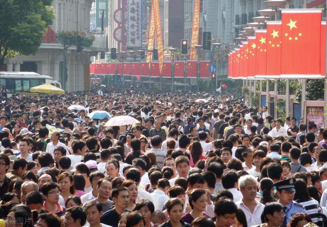 中国第六次人口普查_从新中国成立以来七次人口普查数据看中国人口年龄结构(2)