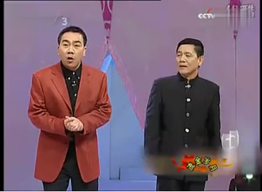 一开始杨进明认了杨少华为义父,为杨少华之子杨议捧哏,杨进明是有真