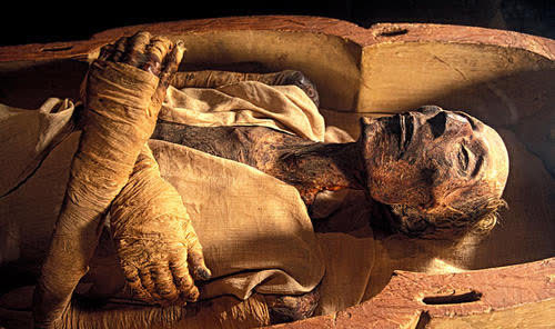 古代帝王去世后,为何遗体要放几个月才下葬,尸体腐烂了怎么办?