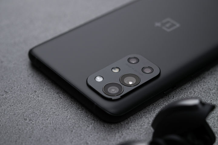 次旗舰能和旗舰机掰头吗一加9r上手评测