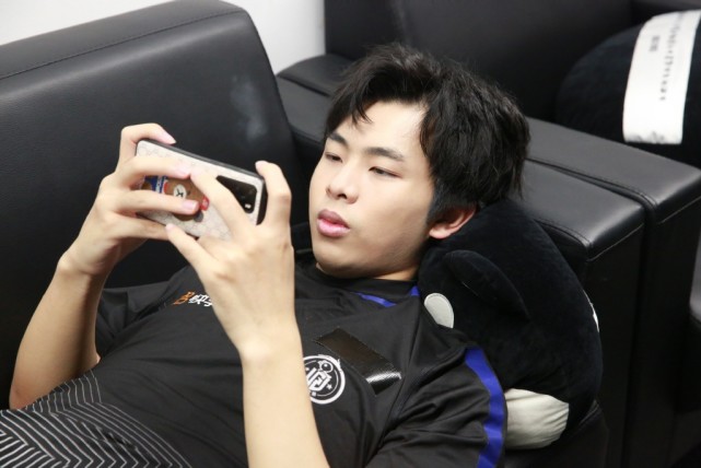 lgd大鹅13mtg晨阳在浪费江城的巅峰期一直在退步让人失望