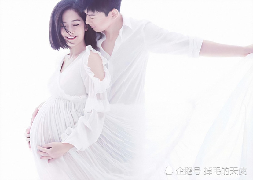 张杰懒理谢娜二胎生女传闻用保温杯当话筒秀歌技自嘲怕歌词烫嘴