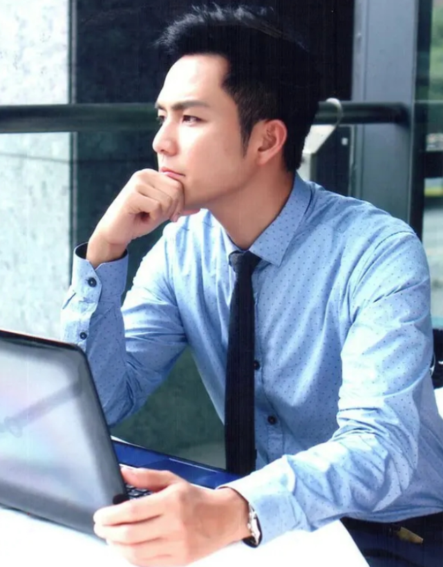 为明星伴舞出道,曾被雪藏,与三个女人背后的秘闻|tvb|刘德华|钟汉良