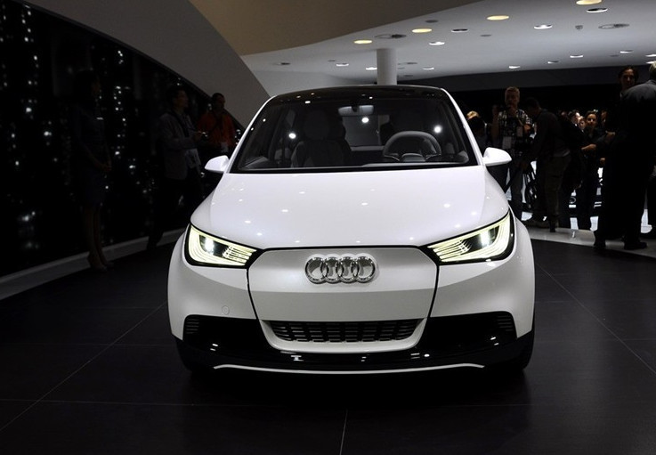 新车前脸造型极具科技感,奥迪不愧为灯厂,就连低端车型a2也配备了矩阵