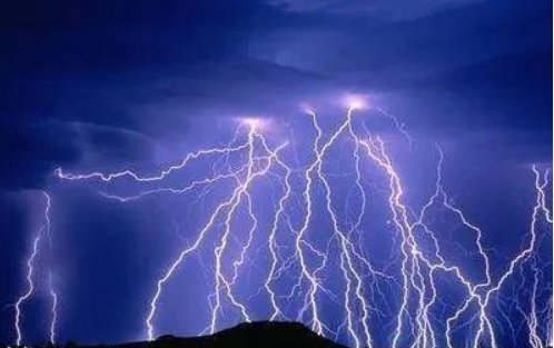 预警,称未来6小时贵阳市中部以北将出现雷雨,目前,贵阳市天气雷达监测