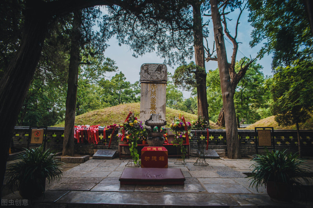 孔陵:是孔子家族的陵寝孔府:是孔子及其后代居住的场所孔庙:就是孔子