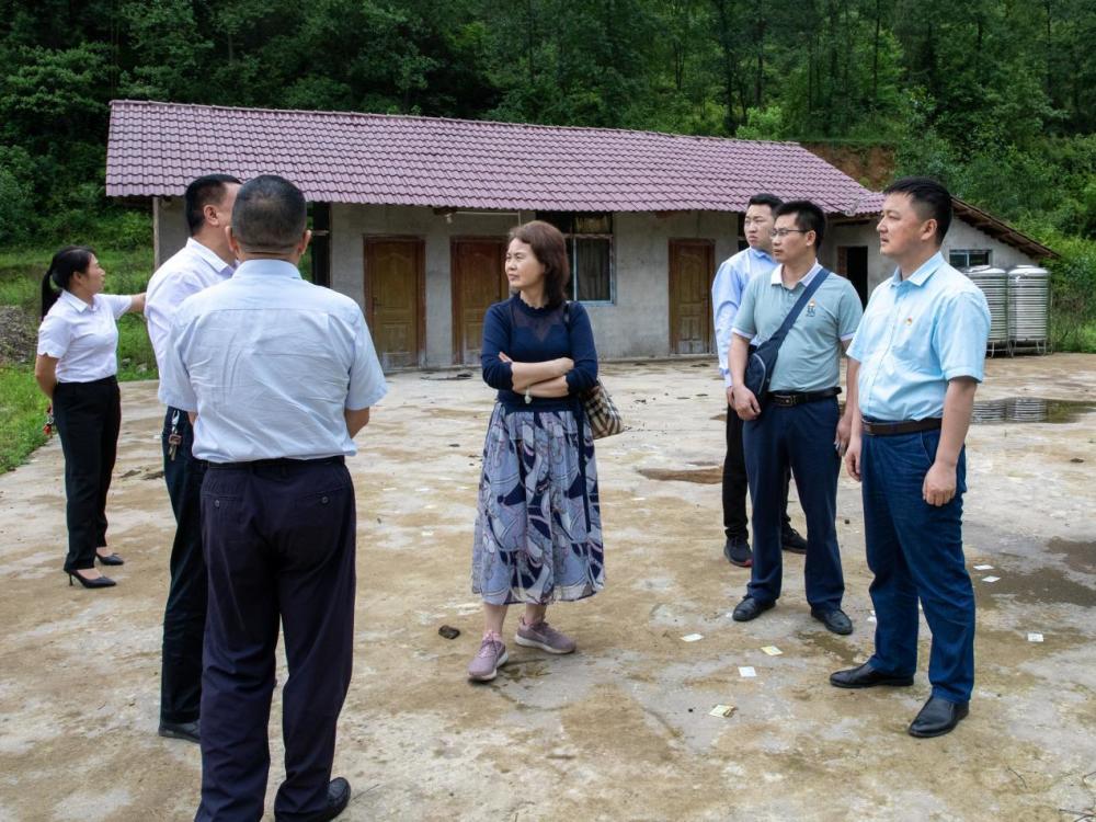 工作中,湖南鐵道職業技術學院共選派四名工作隊分赴懷化市漵浦縣低莊