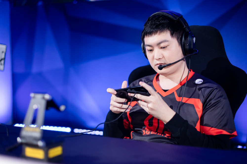 阿泰爆料ag老帅现在当导播一个月5000以前当主播能火但他不愿意