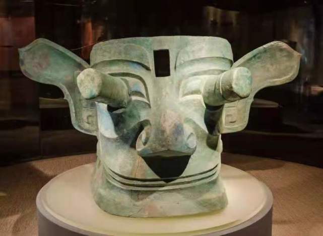 蜀王蚕丛其目纵三星堆纵目面具就是他