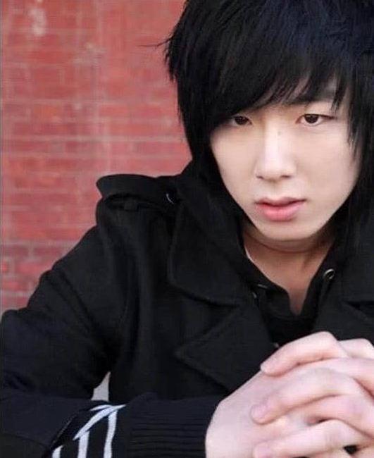 网红刘宇宁刚挤进娱乐圈,不料昔日非主流照片流出,网友:真帅!