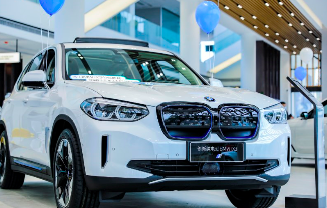 豪华品牌电动车宝马ix3,起售价格39.99万元,续航500公里