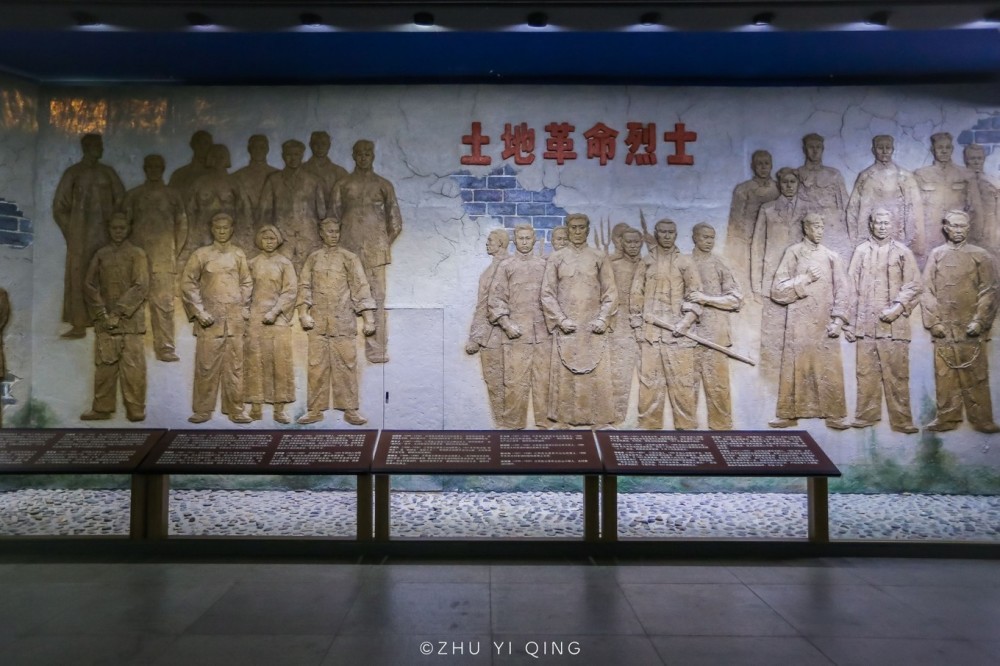 连云港有座革命纪念馆创新技术展现先辈功勋游客们络绎不绝