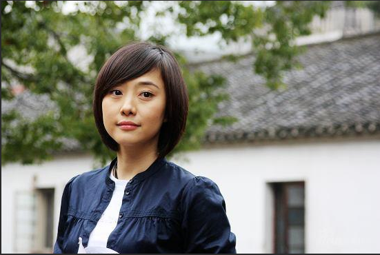 走红后的刘园园,嫁给了央视主持人,40岁依旧像少女