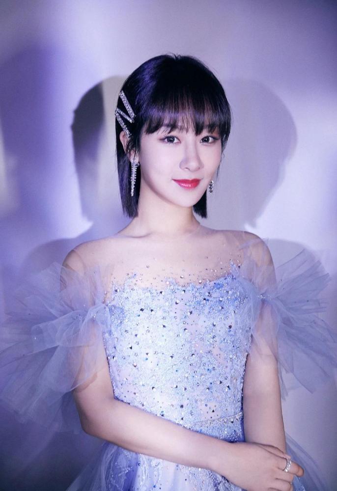 杨紫精致壁纸路转粉吧