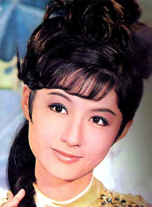 潘迎紫:13岁出道曾嫁陈鸿烈,离婚后坚持不婚不育,71岁像少女