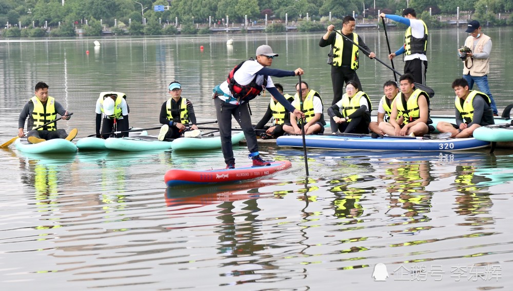 探访武汉水上运动学校湖北中竞体育桨板运动教练员培训班(二)_腾讯