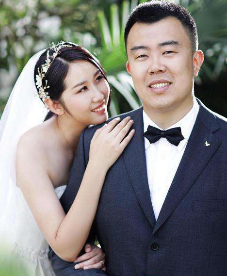 韩德君妻子因怼键盘侠被球迷注意到身高1米82曾经是著名模特