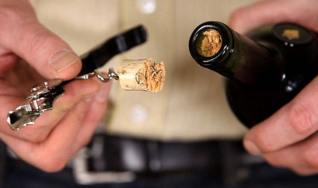 用来瓶器怎么开红酒_酒瓶器开红酒_红酒开瓶器用法