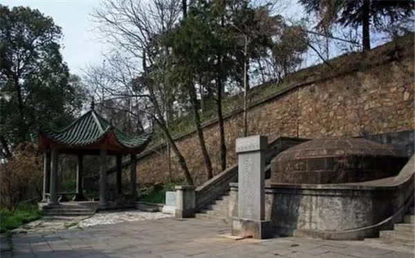 杂草丛生,他是谁|刘伯温|徐寿辉|武汉长江大桥|朱元璋|陈友谅|张士诚