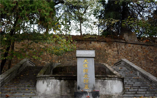 杂草丛生,他是谁|刘伯温|徐寿辉|武汉长江大桥|朱元璋|陈友谅|张士诚