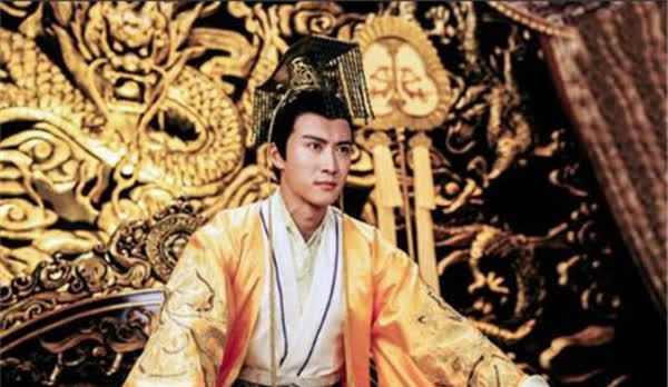 他十三岁当皇太子 因迷恋美貌看中25岁女囚 却出现意外造就一位千古一帝 烽火情怀