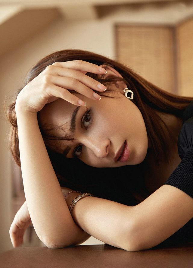 卢靖姗女神大作近照引人关注