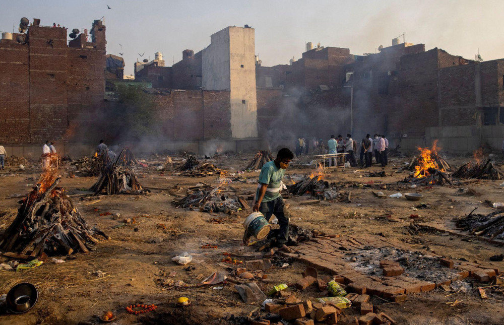 印度疫情离奇事件76岁新冠患者死亡送火化前几分钟睁眼