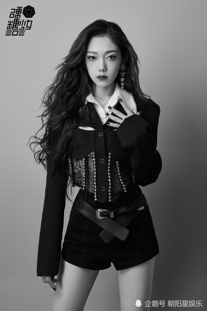 硬糖少女酷飒黑白大片,超a女孩,这造型真的绝了