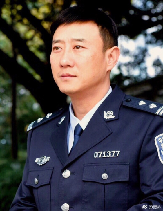 交警谭乔网红谭乔和市民谭乔