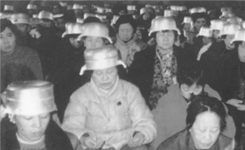 80年代气功热:群众头顶铁锅,装神弄鬼,"大师"扬言可隔空灭火