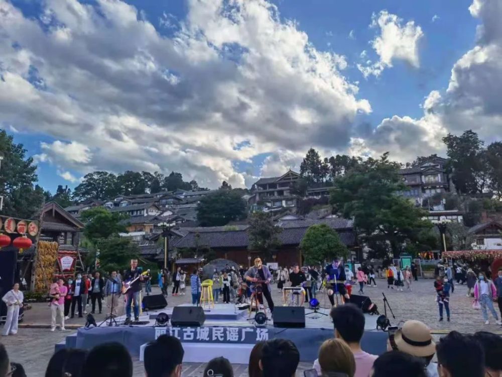 丽江民谣歌曲排行榜_又到周末,丽江古城民谣音乐现场与你相约,不见不散!